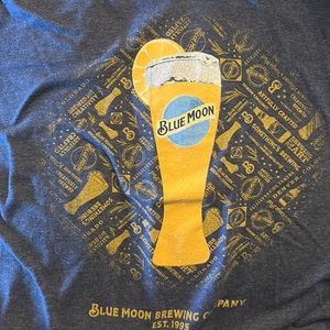 Medium BLUE MOON brewing tshirt
